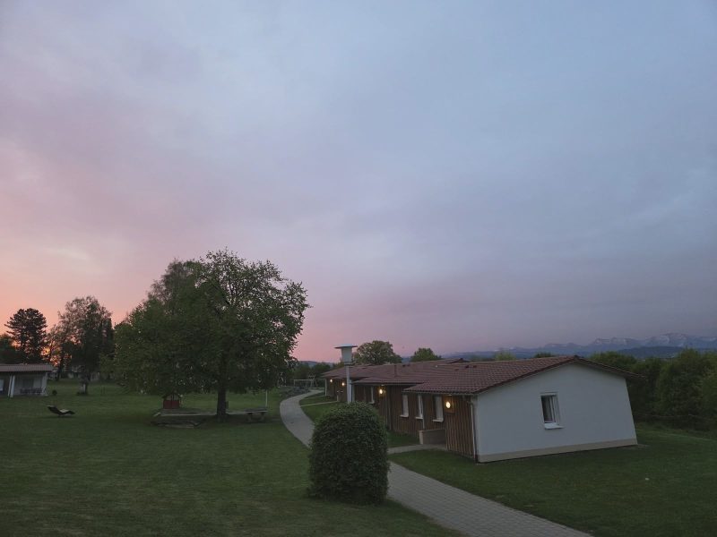 Sonnenaufgang über dem Feriendorf